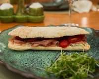 Receita | Sanduíche no pão ciabata com gorgonzola e microverdes de rúcula